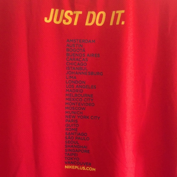 Nike The Human Race FitDry Breathable Red T-Shirt size Medium - Picture 7 of 15